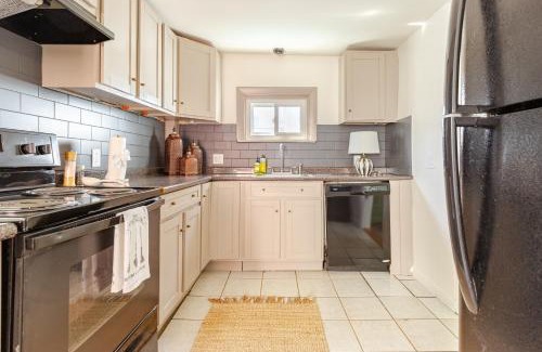 Salem Apartment | Inviting Salem Retreat with Family-Friendly Amenities
