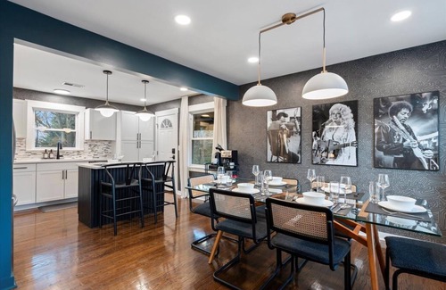 Nashville House | Moody Vibe Near DT: Fire Pits, Ping-Pong & Pickleball – Fun for Family & Friends