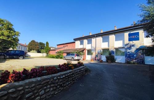 Pont-Eveque Hotel | Experience MOODz HOTEL VIENNE: Oceanfront Bliss Awaits