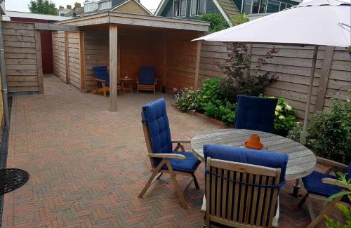 De Koog Apartment | Mooi zo 1: Highly Rated, Pet & Child Friendly Retreat