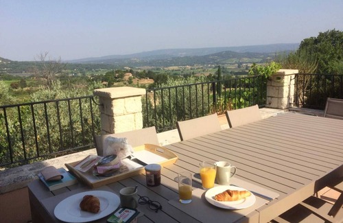 Bonnieux Villa | Beautifully Renovated Villa with Pool and Scenic Views