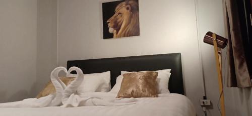 Ko Mook Hotel | Welcoming Mook Boonchu Hotel: Family-Friendly Comfort
