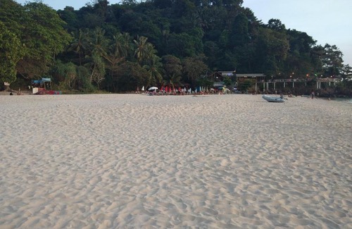 Ko Mook House | Oceanfront Mook Paradise Bungalow with Breakfast Included
