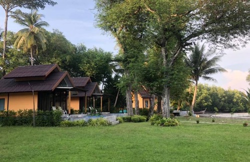 Ko Mook Resort | Beachfront Bliss at Mook Tamarind Resort: Family Fun Awaits