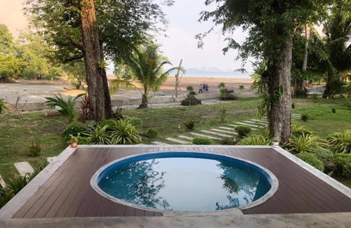 Ko Mook Resort | Beachfront Bliss at Mook Tamarind Resort: Family Fun Awaits