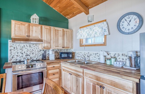 Newport Hotel | Moolack Shores Inn: Family-Friendly with Breakfast Included