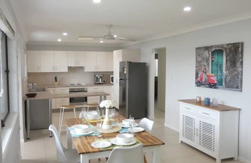 Mooloolaba House | Pet-Friendly Mooloolaba Beach House with Ocean View