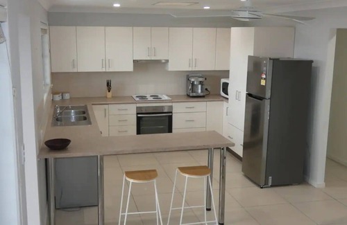 Mooloolaba House | Pet-Friendly Mooloolaba Beach House with Ocean View