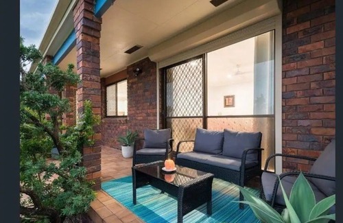 Mooloolaba House | Pet-Friendly Mooloolaba Beach House with Ocean View