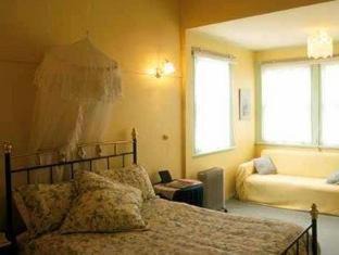 Hepburn Springs House | Discover Mooltan House: 4-Star Comfort for Families