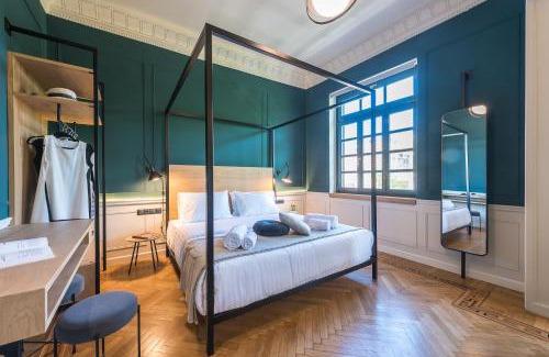 Thissio Hotel | Elegant Moon And Stars Athens with Hot Tub & Breakfast