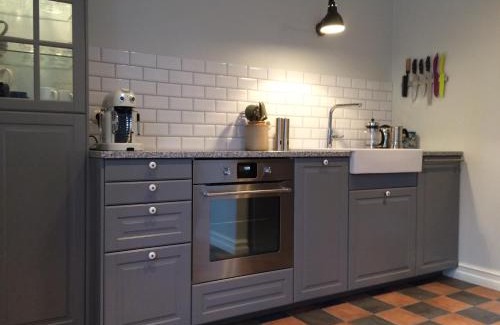Downtown Apartment | Moon Apartments: Family-Friendly Retreat with Hot Tub