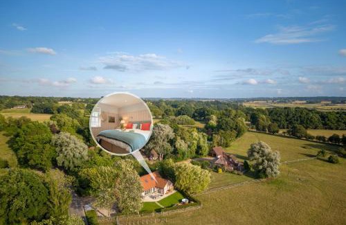 Tenterden House | Cozy Moon Cottage: Pet-Friendly Retreat with Hot Tub