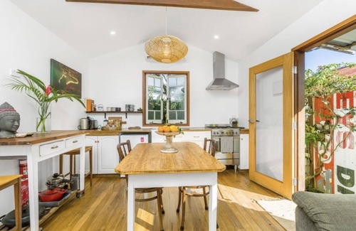 Mullumbimby House | Moon Cottage: Ideal Oceanfront Getaway with Spa & Views