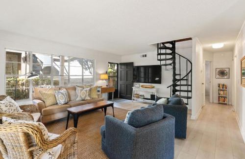East Beach House | Family-Friendly Getaway at Moon Cottage - 4222 Twelfth St