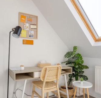 Hemiksem Bed & Breakfast | Moon House - Guest room with AC and freenstreet parking