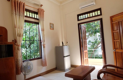 Tran Phu Beach House | Moon House Tropical Garden: Steps from Nha Trang Beach