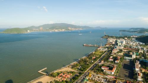 Tran Phu Beach Apartment | Oceanfront Moon House Tropical Garden - Rated 9/10!