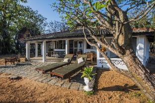 Nilaveli House | Beachfront Oasis: Moon Isle Beach Bungalow with Ocean View