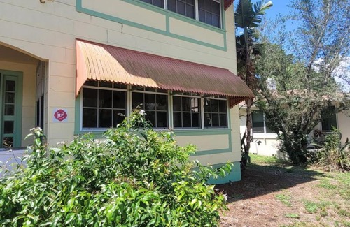 Crescent Lake Apartment | Serene Moon Lakeview Apartment with Family & Pet Amenities