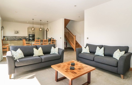 Newton Ferrers Cottage | Family-Friendly Moon Lizard with Ocean Views in Newton Ferrers