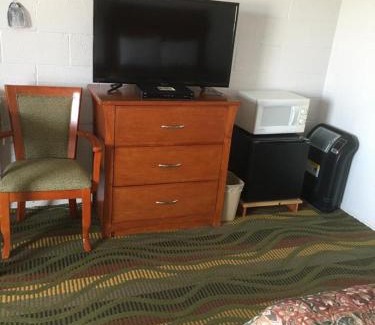 Meade Hotel | Pet-Friendly Escapes at Moon Mist Motel - Family Welcome!