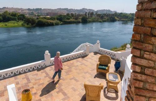 Aswan House | Moon of Nuba House