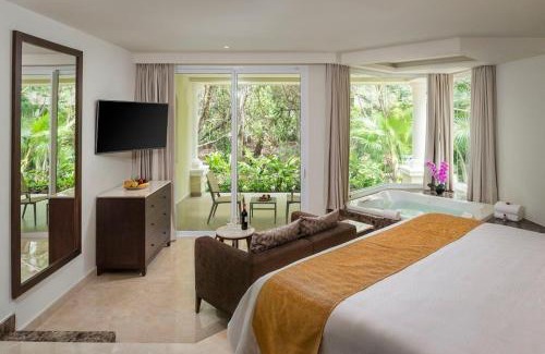 Cancun Resort | Elegant Moon Palace Cancun - All Inclusive Beachfront Retreat