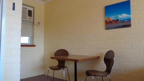 Kempsey Hotel | Relax at Moon River Motor Inn with Oceanfront Views
