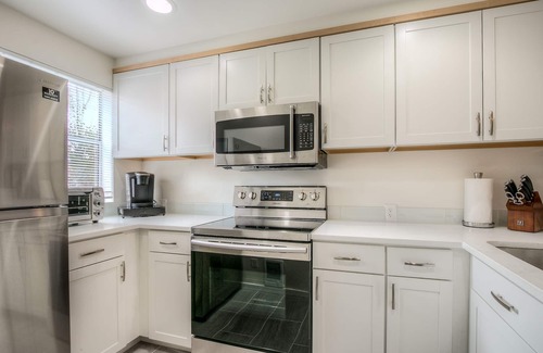 North Bend House | Experience Moon River Suites: Private Hot Tub & Downtown Bliss