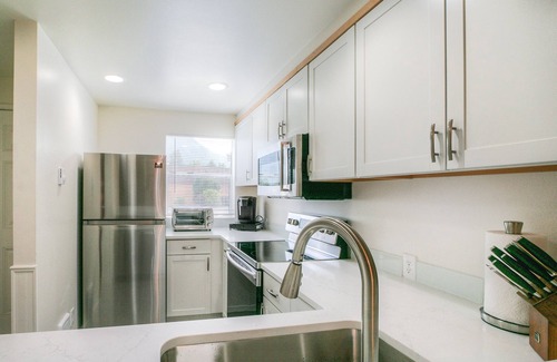 North Bend House | Experience Moon River Suites: Private Hot Tub & Downtown Bliss