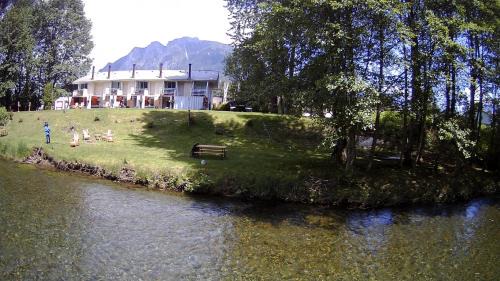 North Bend House | Pet-Friendly Moon River Suites #3 with Hot Tub & 9.7 Rating