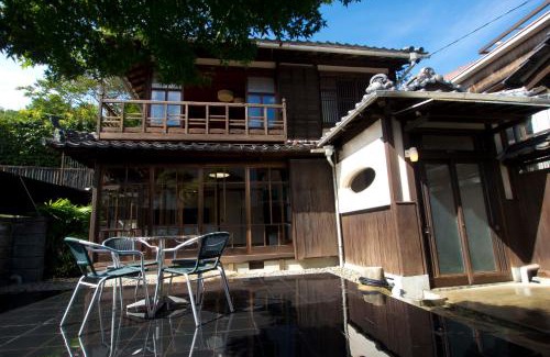 Onomichi House | Cozy Retreat at Moon's Cafe: Family-Friendly Amenities Await