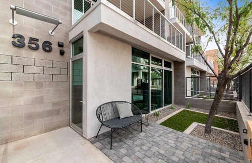 Riverside Apartment | Moon's Studio Apartment: Relax by the Pool with Pets Welcome