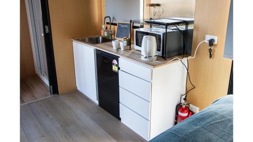 Limerick House | Moon Shadow: Pet-Friendly Retreat for Your Getaway