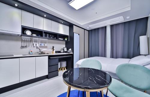 Seongnae-dong Apartment | Eco-Friendly Moon Stay Star BnB with Hot Tub & High Ratings