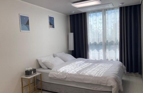 Seongnae-dong Apartment | Eco-Friendly Moon Stay Star BnB with Hot Tub & High Ratings