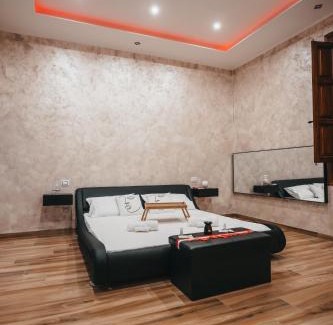 Taranto Apartment | Relax at Taranto Centro - Suite with Hot Tub Amenities