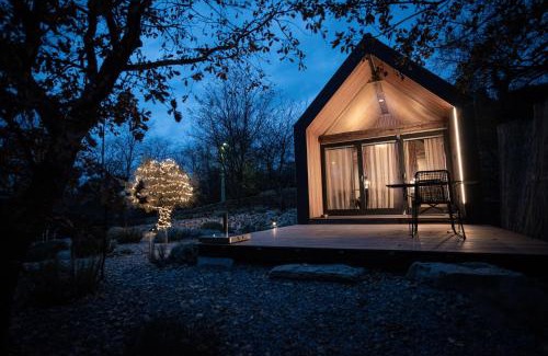 Sezana House | Guest Rated 10/10: Moon Tiny House at Callin Wines