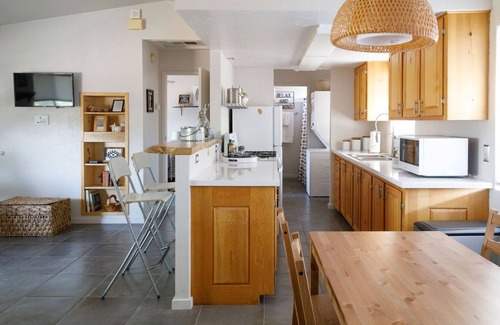 Joshua Tree House | Ocean View Moon View Bungalow - Rated 10/10 by Guests!