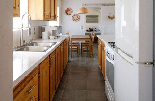Joshua Tree House | Ocean View Moon View Bungalow - Rated 10/10 by Guests!