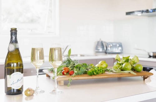 Tootgarook House | Moonah Escape - A Coastal Retreat with Pet-Friendly Amenities