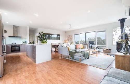 Tootgarook House | Moonah Escape - A Coastal Retreat with Pet-Friendly Amenities