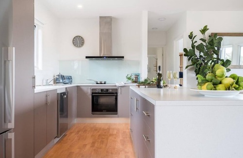 Tootgarook House | Moonah Escape - A Coastal Retreat with Pet-Friendly Amenities