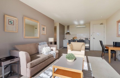 Fingal Apartment | Stunning Moonah Links Apartment with Golf & Hot Springs Access
