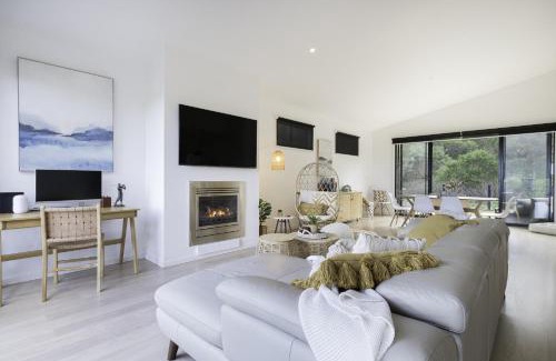 Fingal House | Discover Moonah Retreat: Pet & Child Friendly Getaway