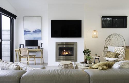 Fingal House | Discover Moonah Retreat: Pet & Child Friendly Getaway