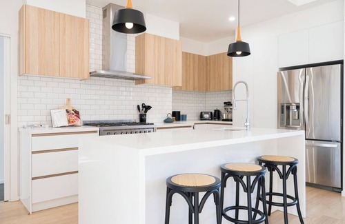 Fingal House | Moonah Retreat: Scenic Views, 10/10 Guest Rated Experience