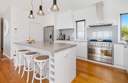 Fingal Apartment | Premier Moonah Views Getaway - Family-Friendly Amenities