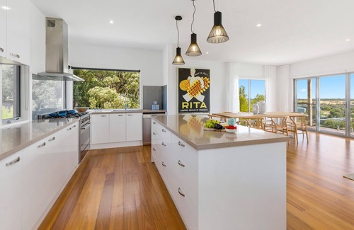 Fingal Apartment | Premier Moonah Views Getaway - Family-Friendly Amenities